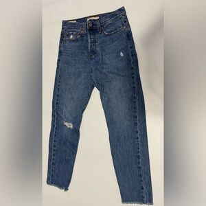 Levi’s Women’s Wedgie Straight Leg Raw Hem | Size 27